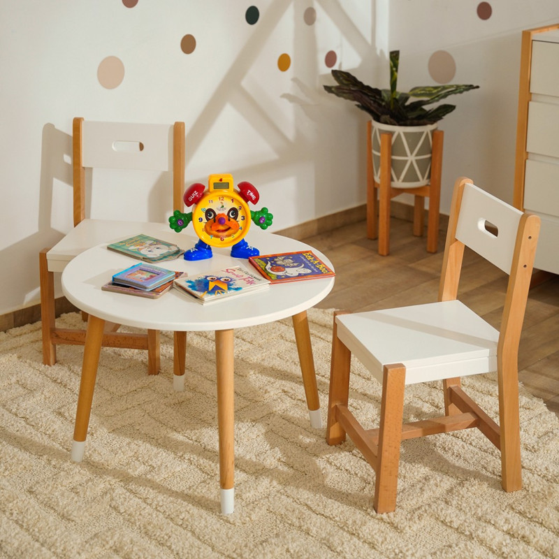 Equipement pour chambre d’enfant : Offrez à votre enfant une table en bois pour une jolie zone de dessin